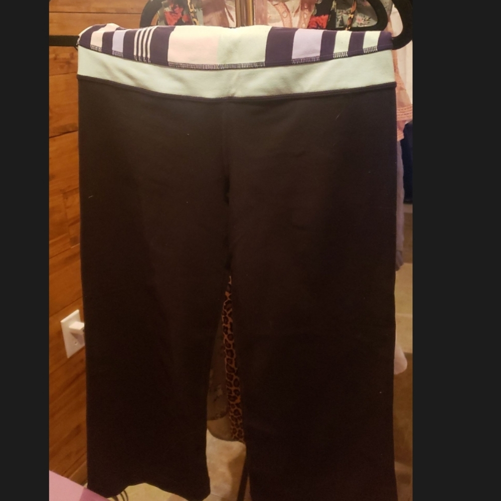 Lululemon athletic capris size 8
